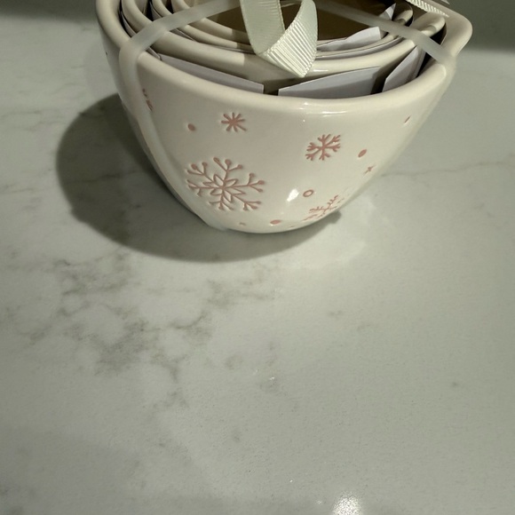 Rae Dunn White and Pink Snowflake Measuring Cups - Picture 3 of 7
